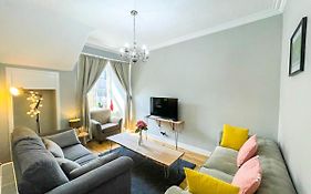 Charming 3 Bed Apartment In Old Town